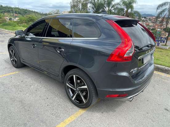 VOLVO-XC60-2015