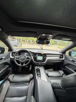 VOLVO-XC60-2020