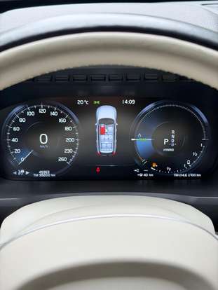 VOLVO-XC90-2022