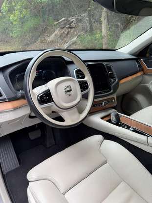 VOLVO-XC90-2022