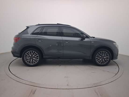 AUDI-Q3-2023