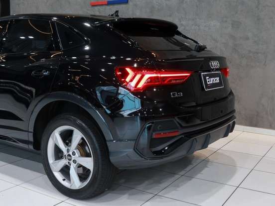 AUDI-Q3-2022