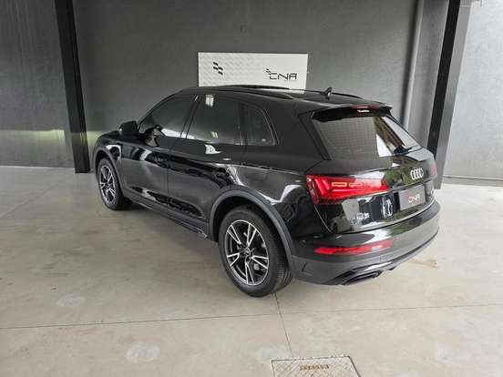 AUDI-Q5-2022