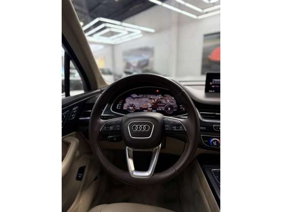 AUDI-Q7-2017