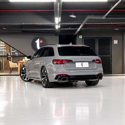AUDI-RS4-2019