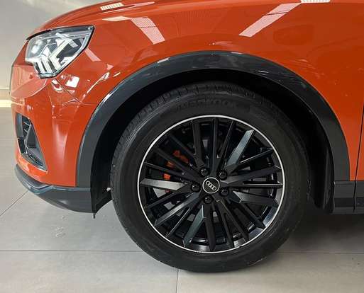 AUDI-Q3-2021