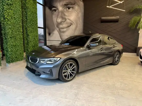 BMW-320i-2020