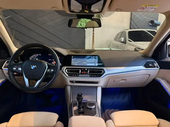 BMW-320i-2020
