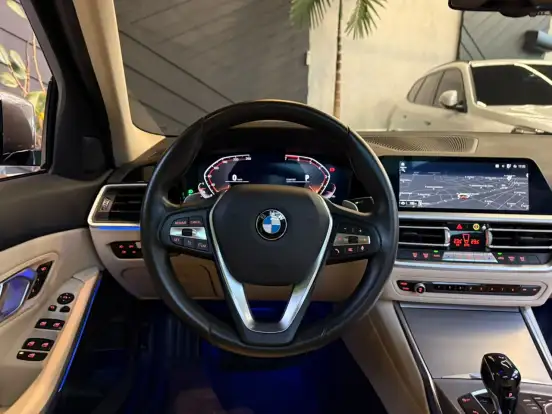BMW-320i-2020