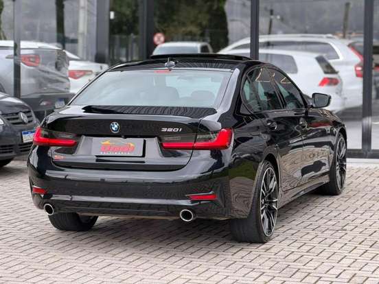 BMW-320i-2020