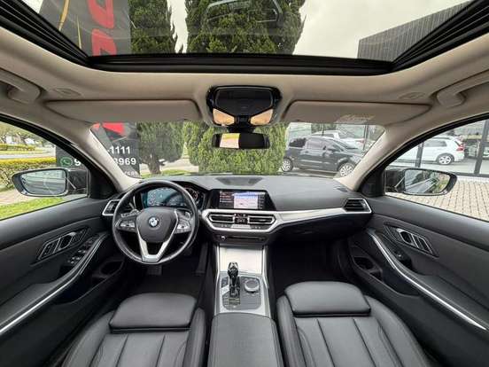 BMW-320i-2020