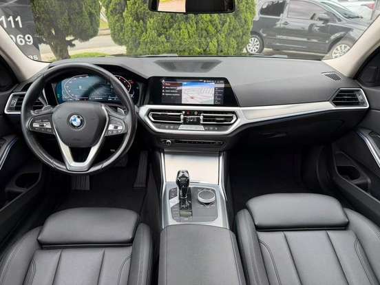 BMW-320i-2020