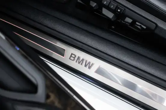 BMW-650i-4.4 COUPÉ V8 32V TURBO GASOLINA 2P AUTOMÁTICO BMW-650i-2011