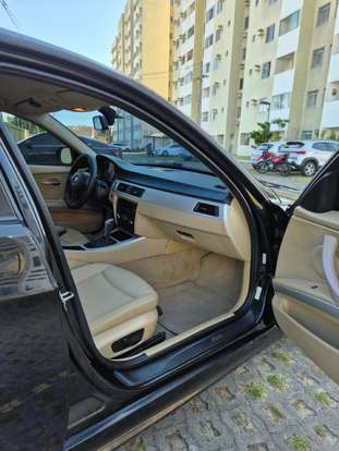 BMW-318i-2011