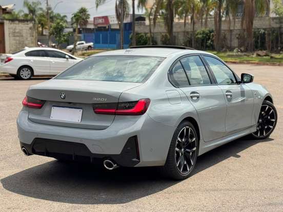 BMW-320i-2.0 16V TURBO FLEX M SPORT 10th ANNIVERSARY EDITION AUTOMÁTICO BMW-320i-2025