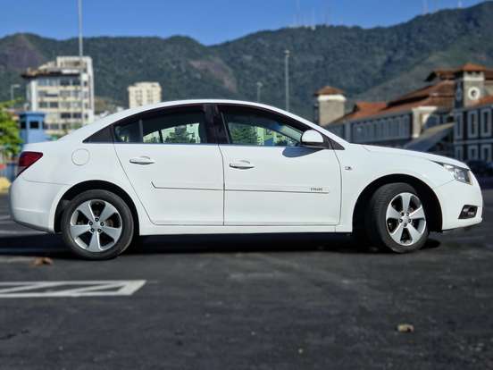CHEVROLET-CRUZE-2013