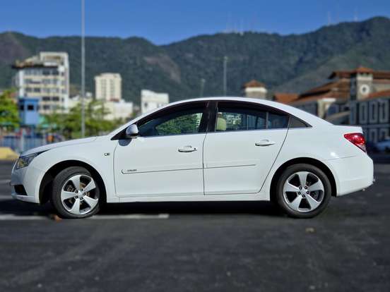 CHEVROLET-CRUZE-2013