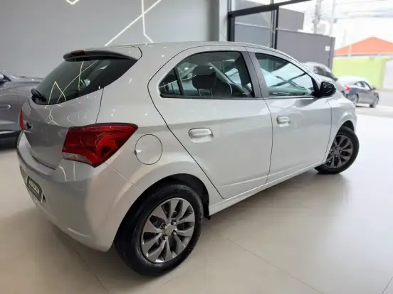 CHEVROLET-ONIX-2021