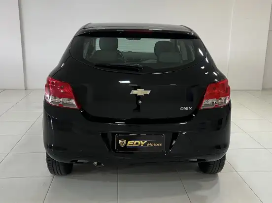 CHEVROLET-ONIX-2016
