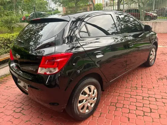 CHEVROLET-ONIX-2013