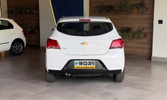 CHEVROLET-ONIX-2018