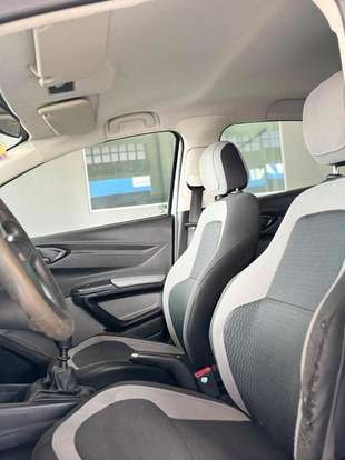 CHEVROLET-ONIX-2015