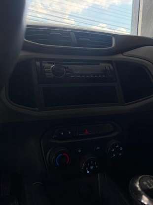 CHEVROLET-ONIX-2015