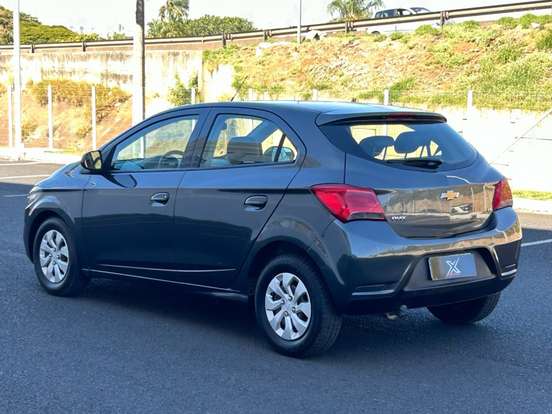 CHEVROLET-ONIX-2018