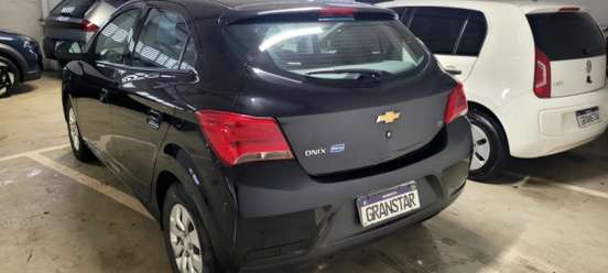 CHEVROLET-ONIX-2017