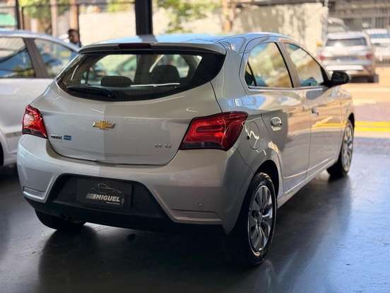 CHEVROLET-ONIX-2018