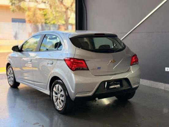CHEVROLET-ONIX-2018