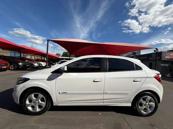 CHEVROLET-ONIX-1.4 MPFI LT 8V FLEX 4P MANUAL CHEVROLET-ONIX-2019