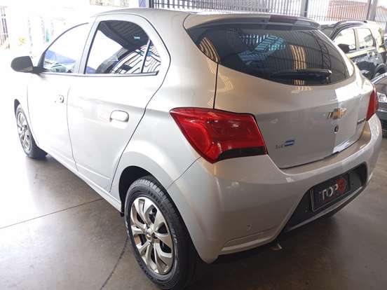 CHEVROLET-ONIX-2016