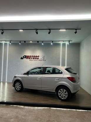 CHEVROLET-ONIX-2015