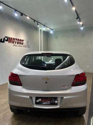 CHEVROLET-ONIX-2015
