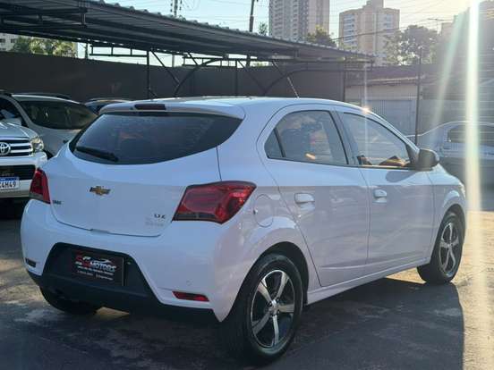 CHEVROLET-ONIX-2018