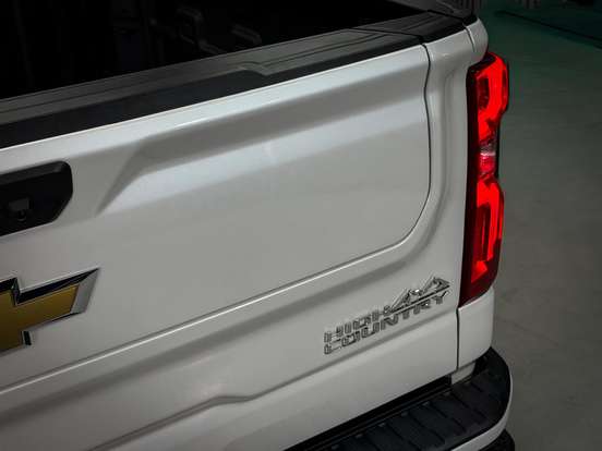 CHEVROLET-SILVERADO-5.3 V8 GASOLINA 1500 HIGH COUNTRY 4X4 AUTOMÁTICO CHEVROLET-SILVERADO-2025