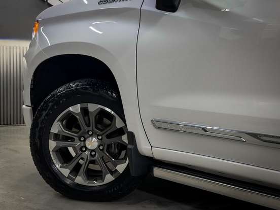 CHEVROLET-SILVERADO-5.3 V8 GASOLINA 1500 HIGH COUNTRY 4X4 AUTOMÁTICO CHEVROLET-SILVERADO-2025