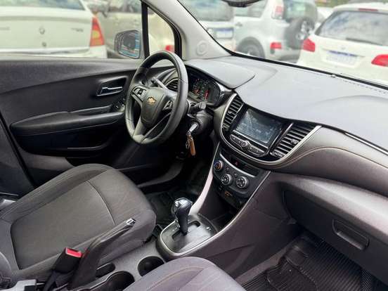 CHEVROLET-TRACKER-2017