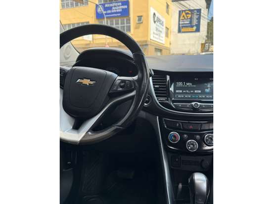 CHEVROLET-TRACKER-2019
