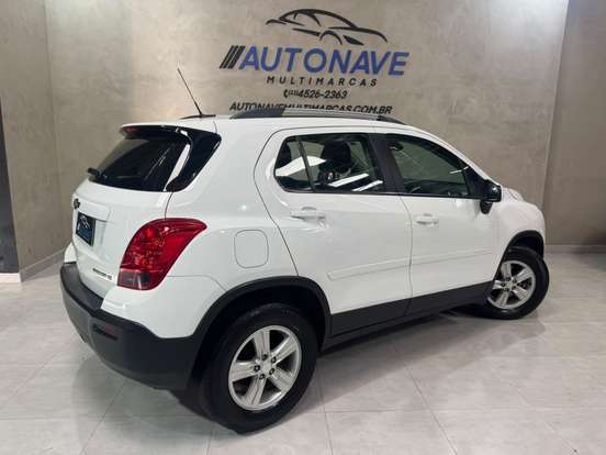 CHEVROLET-TRACKER-2015