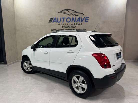 CHEVROLET-TRACKER-2015