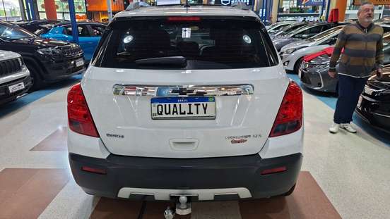 CHEVROLET-TRACKER-2015