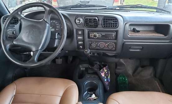CHEVROLET-BLAZER-2.4 MPFI ST 4X2 8V GASOLINA 4P MANUAL CHEVROLET-BLAZER-2001