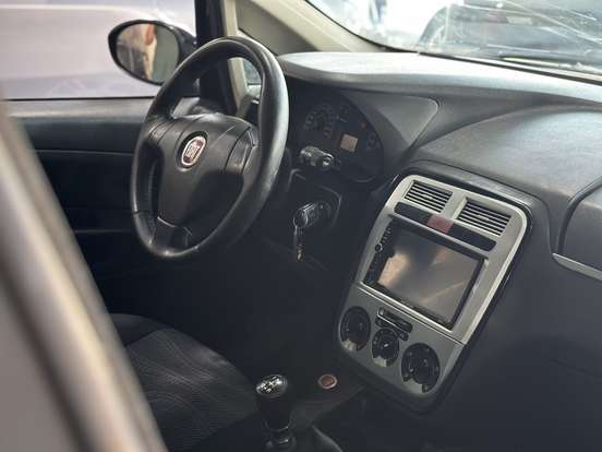 FIAT-PUNTO-1.4 ATTRACTIVE 8V FLEX 4P MANUAL FIAT-PUNTO-2011