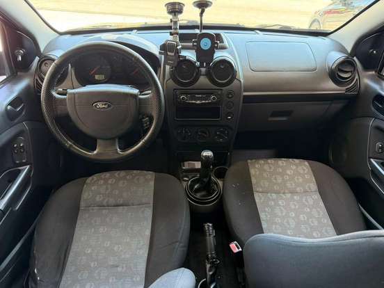 FORD-FIESTA-2010