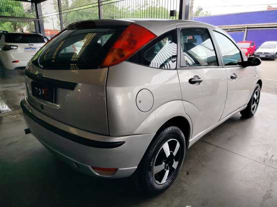 FORD-FOCUS-2006
