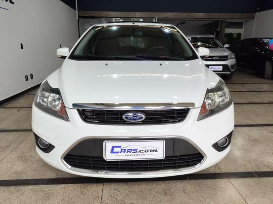 FORD-FOCUS-2010