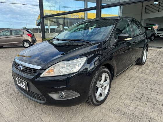 FORD FOCUS 2.0 GHIA 16V GASOLINA 4P MANUAL