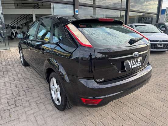 FORD-FOCUS-2.0 GHIA 16V GASOLINA 4P MANUAL FORD-FOCUS-2009